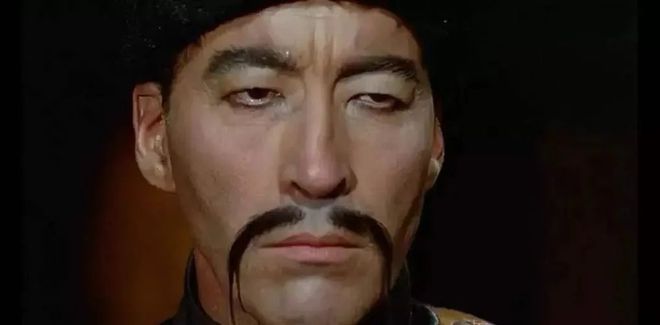 俗话说“两腮无肉不可交”，对于脸上没有肉的人，不可以有过多交往。