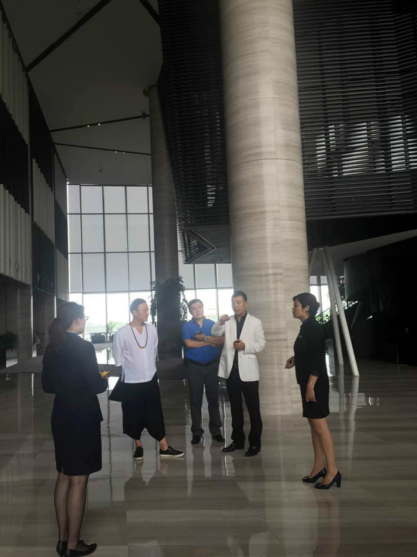 秦阳明老师和酒店总经理