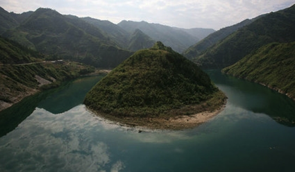 坟地风水抱水
