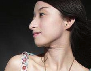 鹰钩鼻女人命好不好