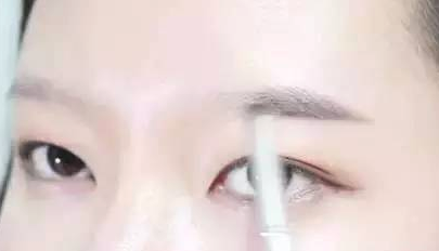 女人眉毛淡命好不好