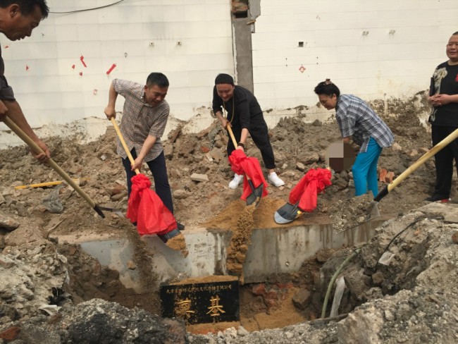 风水大师秦阳明指导的奠基仪式圆满结束