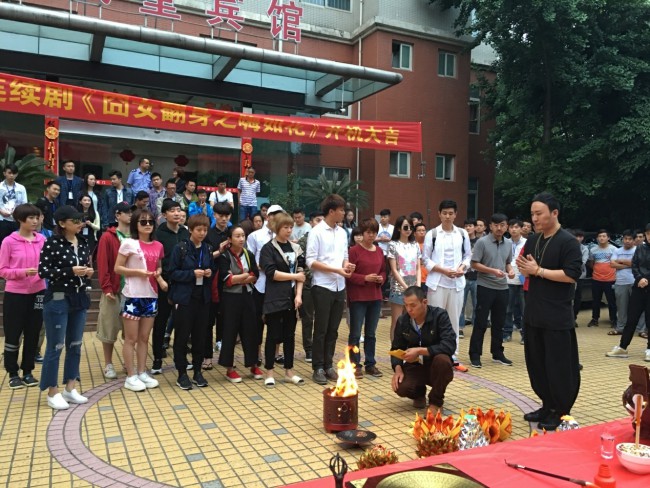 秦阳明大师为大家讲解拜神的注意事项